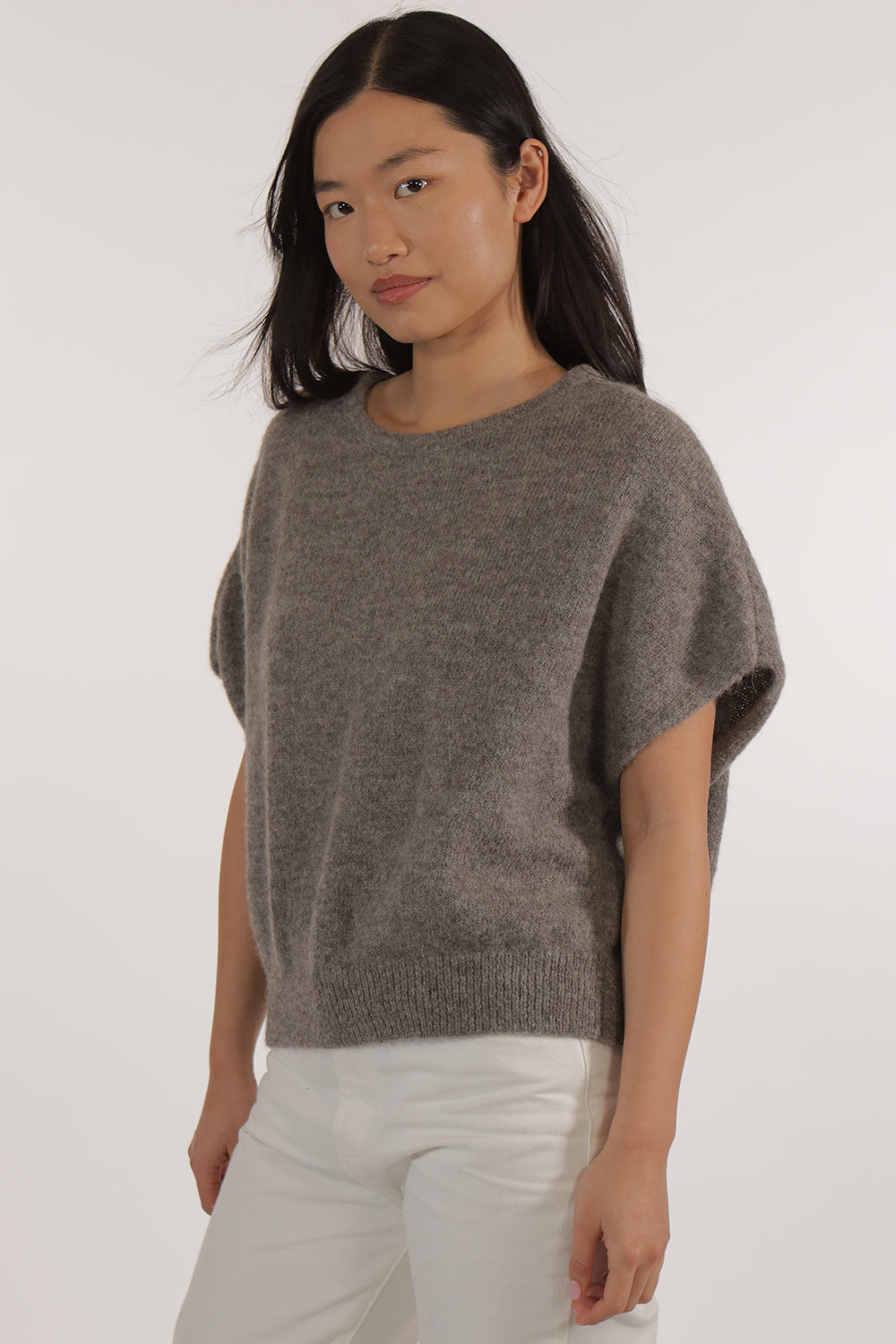 AUBE - SLEEVELESS SWEATER