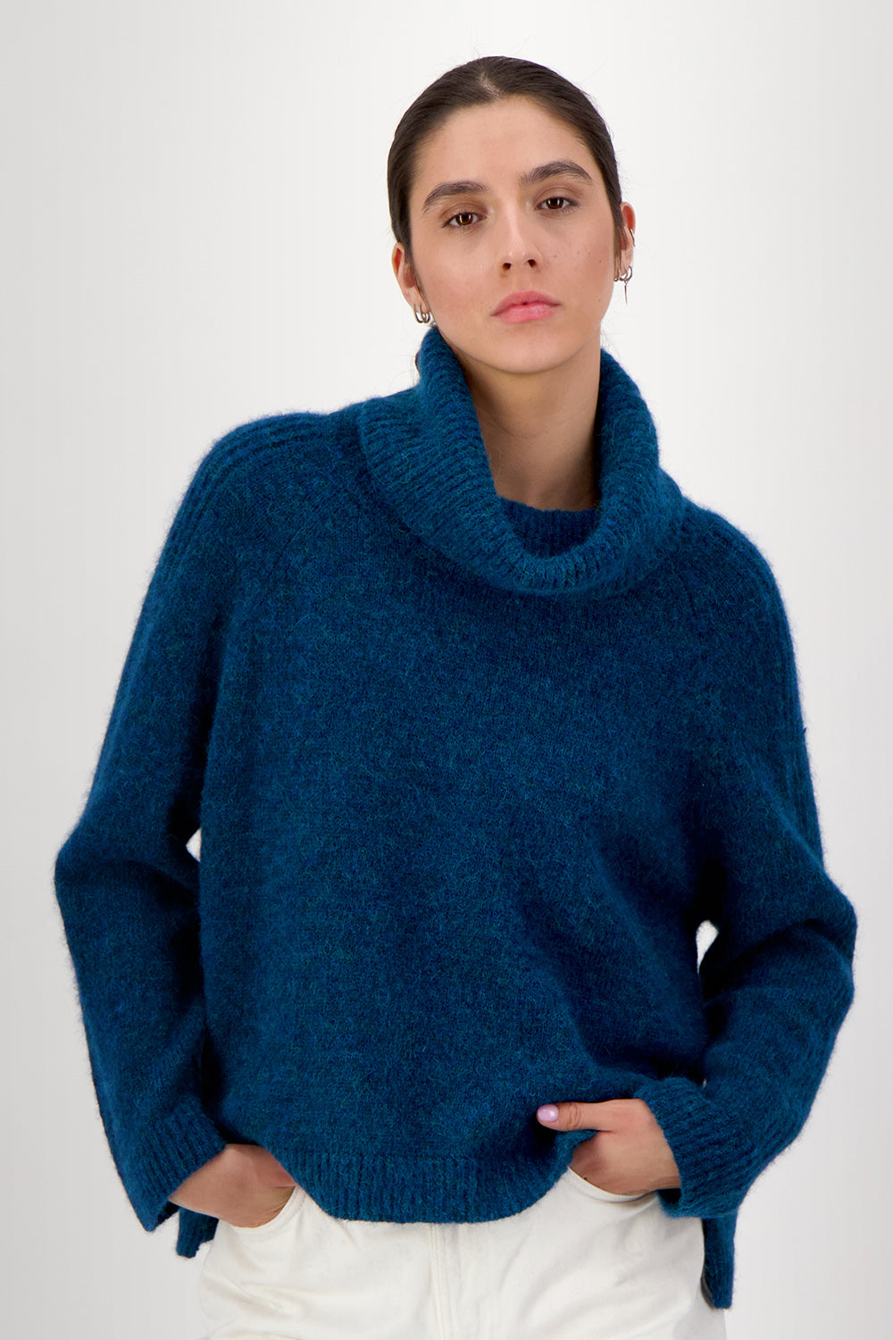 BLEUENN - TURTLE NECK SWEATER