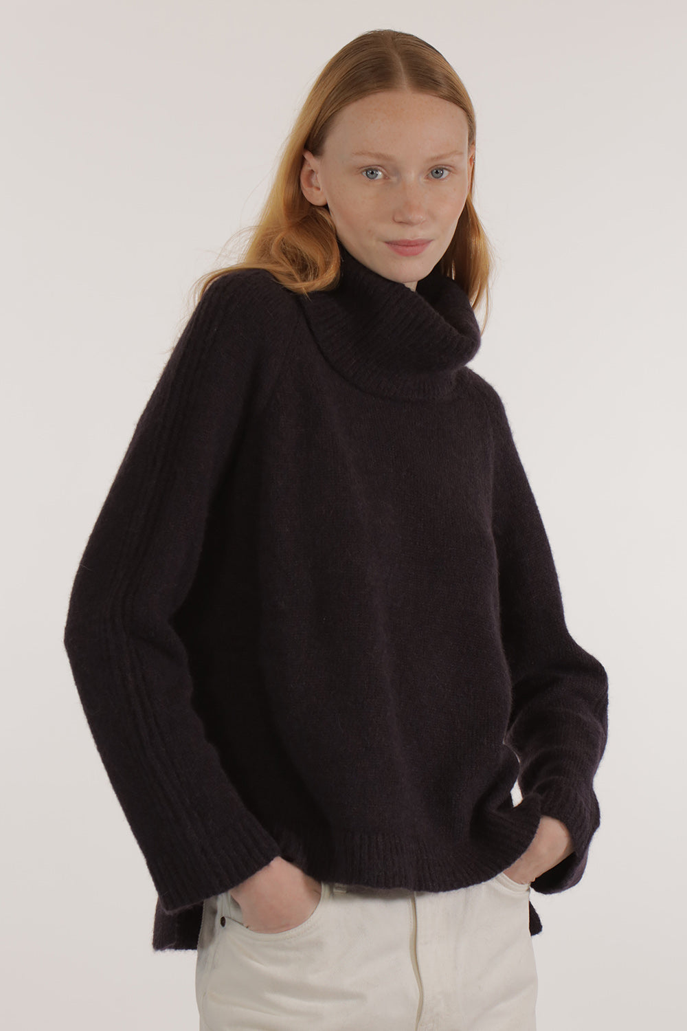 BLEUENN - TURTLE NECK SWEATER