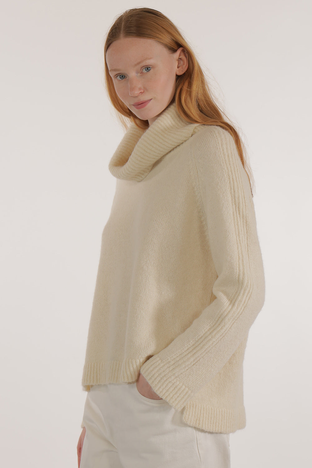 BLEUENN - TURTLE NECK SWEATER
