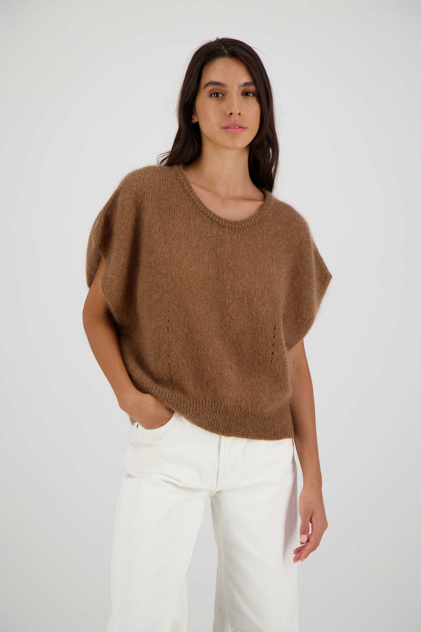 CIRCEE - SLEEVELESS SWEATER