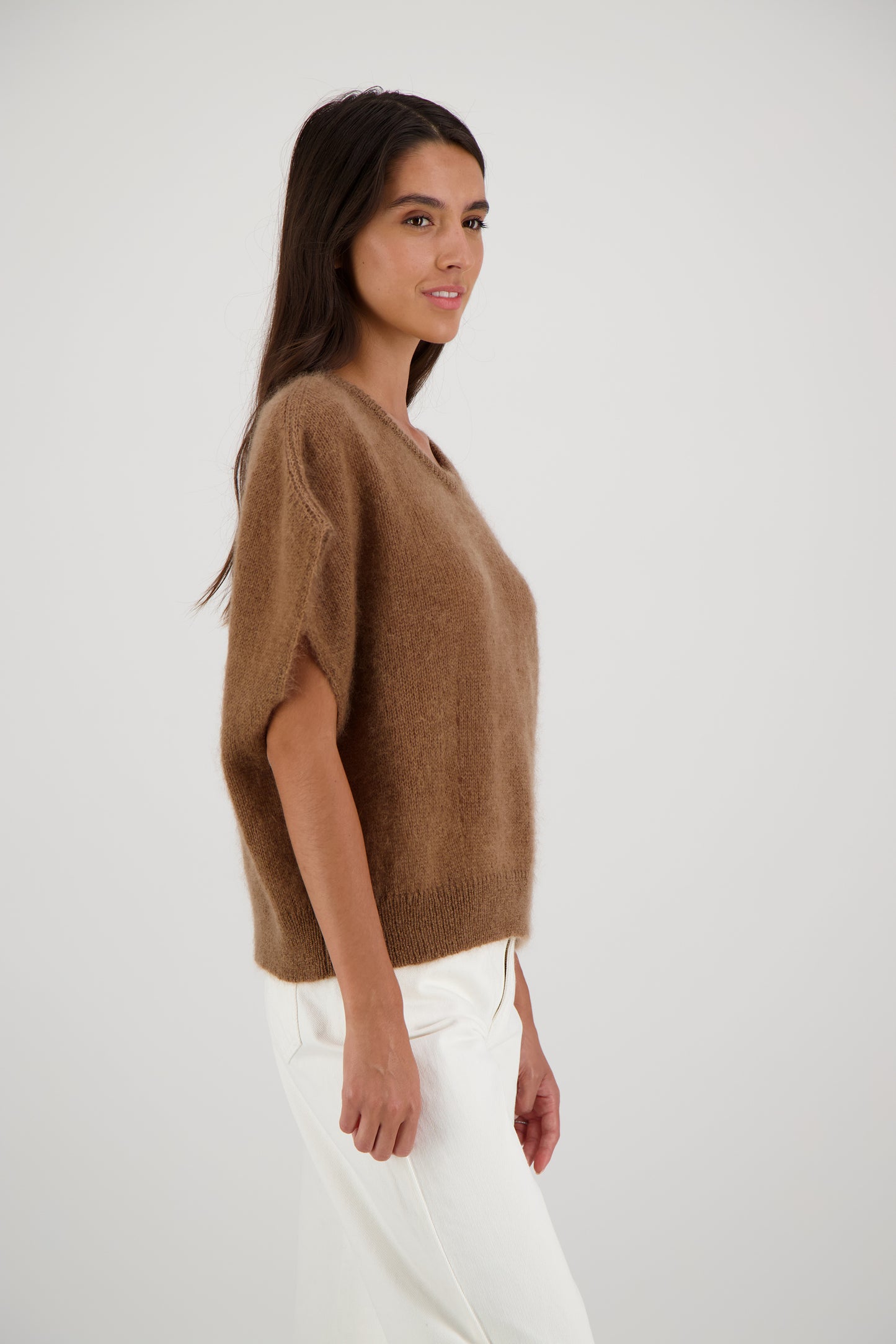 CIRCEE - SLEEVELESS SWEATER